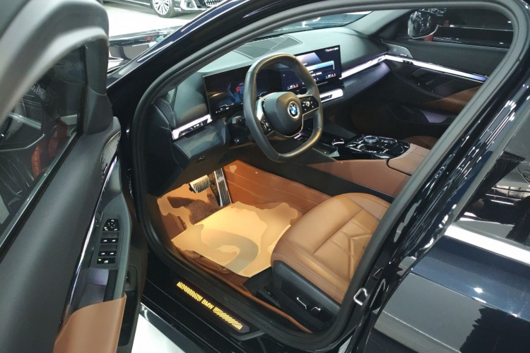 宝马5系 2024款 530Li 领先型 豪华套装中控内饰20