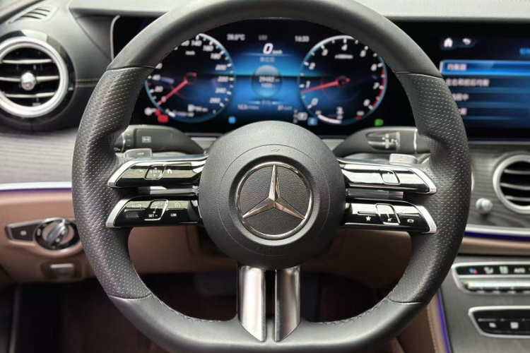 奔驰E级 2021款 改款 E 300 L 运动豪华型中控内饰7004