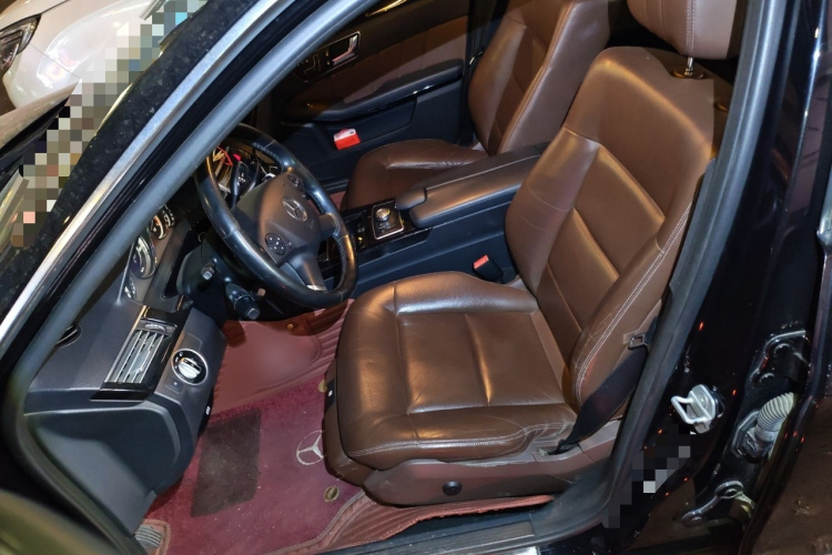 奔驰E级 2013款 E 260 L CGI时尚型局部细节19