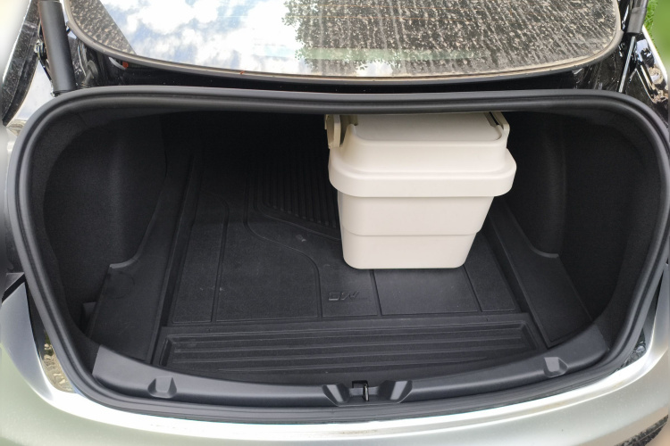 特斯拉 Model 3 2021款 改款二 Performance高性能全轮驱动版中控内饰23