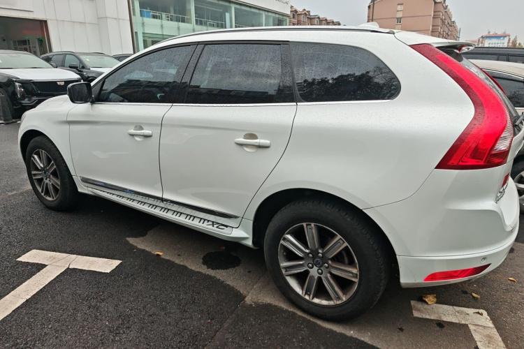 沃尔沃XC60 2017款 T5 AWD 智远版车身外观4