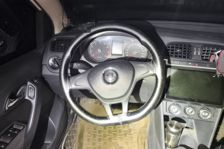 大众 Polo 2014款 1.4L 手动风尚版中控内饰13