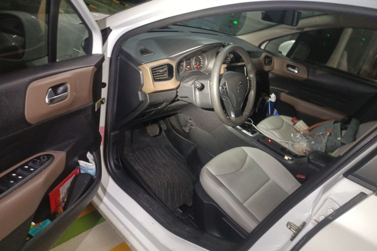 雪铁龙C4L 2019款 230THP 自动领先型中控内饰20