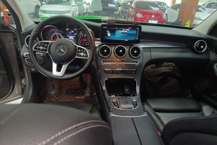 奔驰C级 2019款 C 180 L 时尚型运动版中控内饰12