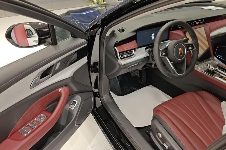 红旗H5 PHEV 2025款 170 超混版中控内饰7003