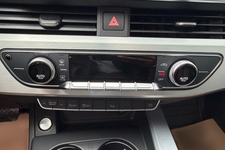 奥迪A4L 2022款 40 TFSI 时尚动感型中控内饰7004