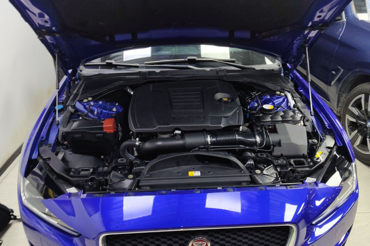 捷豹XEL 2019款 2.0T 200PS 尊享版机舱底盘24