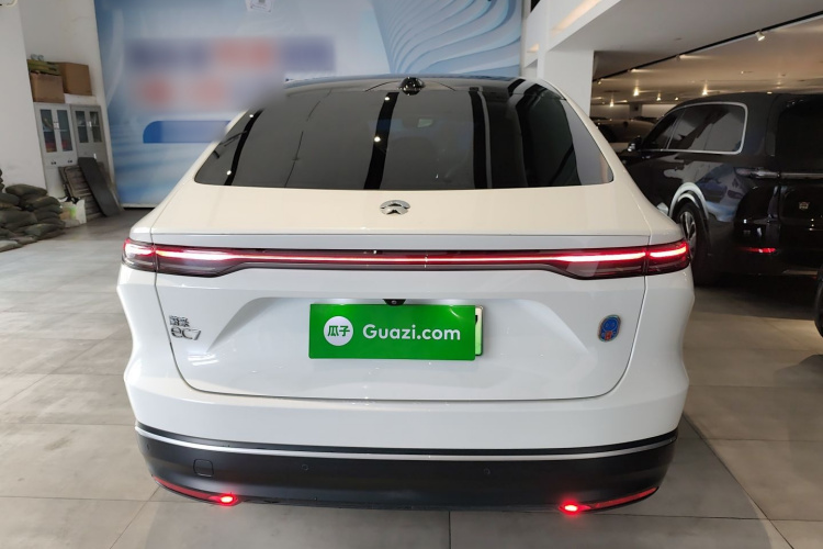 蔚来EC7 2023款 100kWh 首发版车身外观6