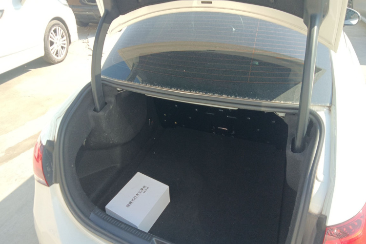 奔驰A级 2022款 改款三 A 200 L 运动轿车时尚型机舱底盘23