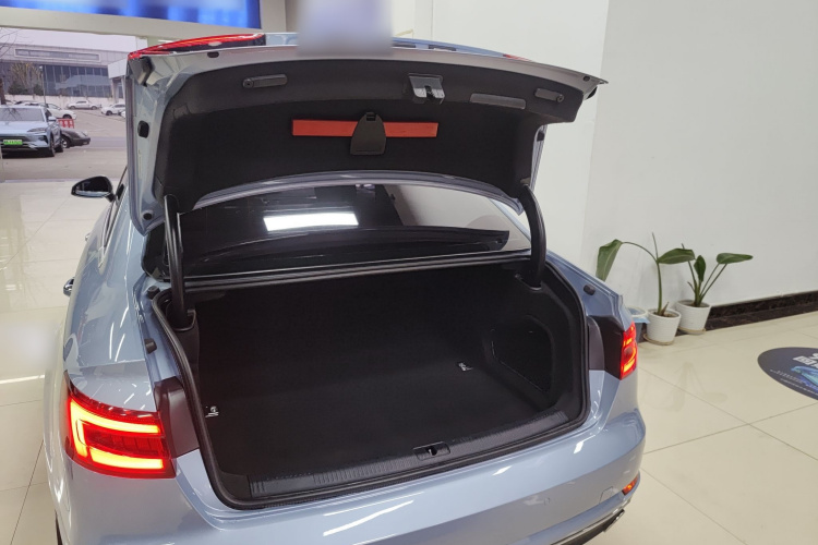 奥迪A4L 2018款 30周年年型 40 TFSI 进取型局部细节23