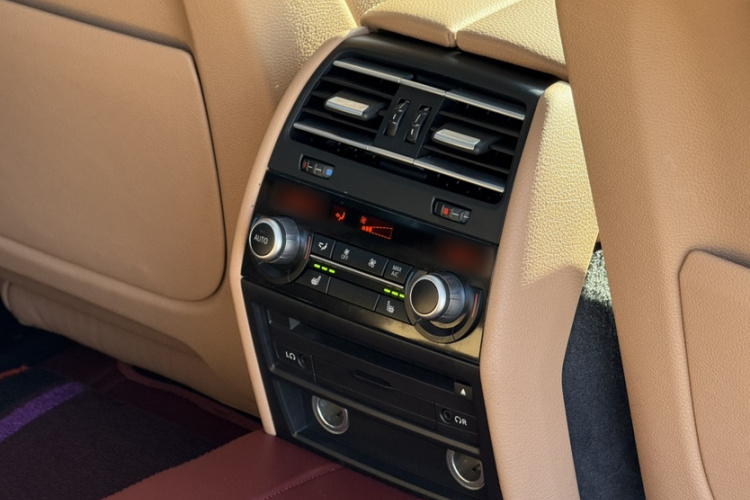 宝马7系 2014款 730Li 臻享型局部细节9009