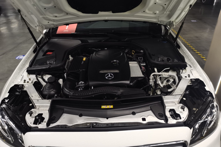 奔驰E级 2017款 E 300 L 运动豪华型机舱底盘24