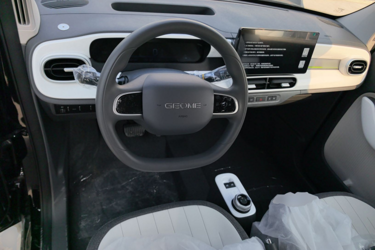 吉利银河 2025款 210km 熊猫卡丁中控内饰7002