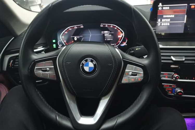 宝马5系 2022款 改款二 525Li 豪华套装中控内饰13