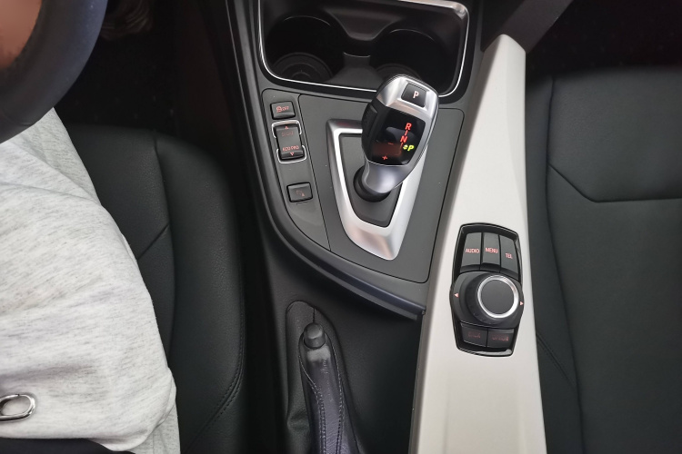 宝马3系 2015款 316Li 时尚型中控内饰7004