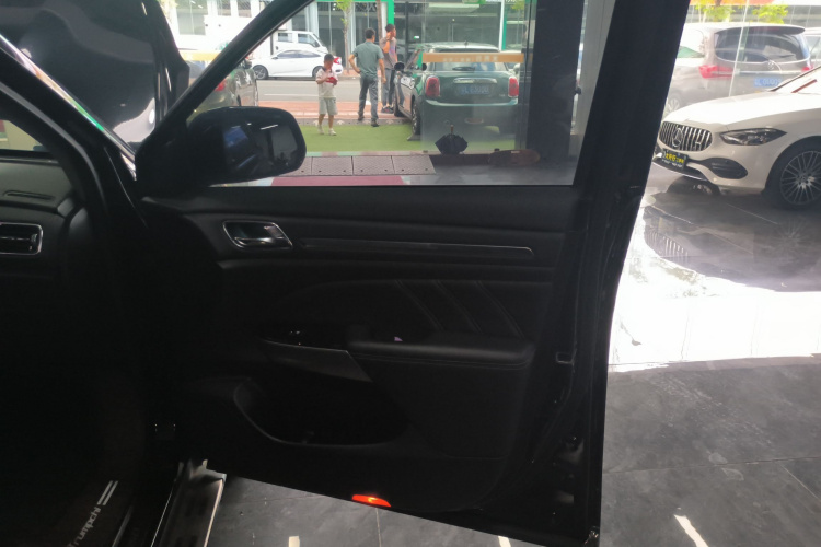 广汽传祺 传祺GS8 2021款 390T 两驱暗夜骑士版中控内饰7005