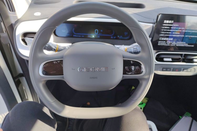 吉利银河 熊猫 2025款 210km 元气熊中控内饰13