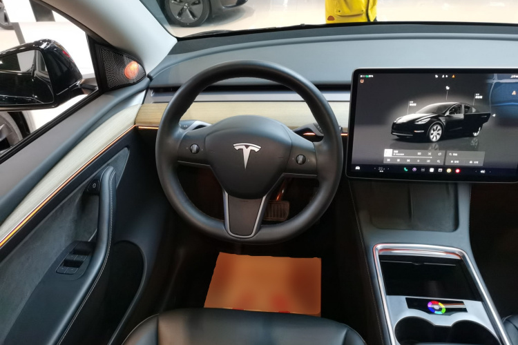 特斯拉 Model Y 2022款 后轮驱动版中控内饰13