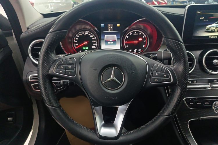 奔驰C级 2018款 C 200 L 运动版局部细节13