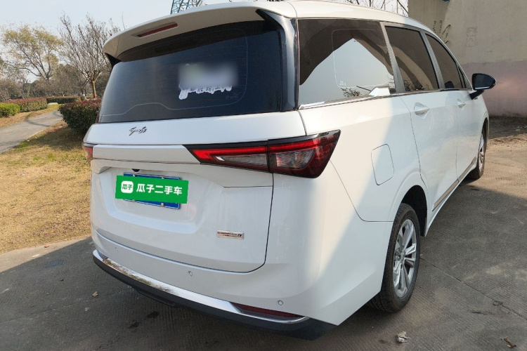 五菱汽车 五菱佳辰 2022款 1.5L 手动畅享舒适型车身外观7