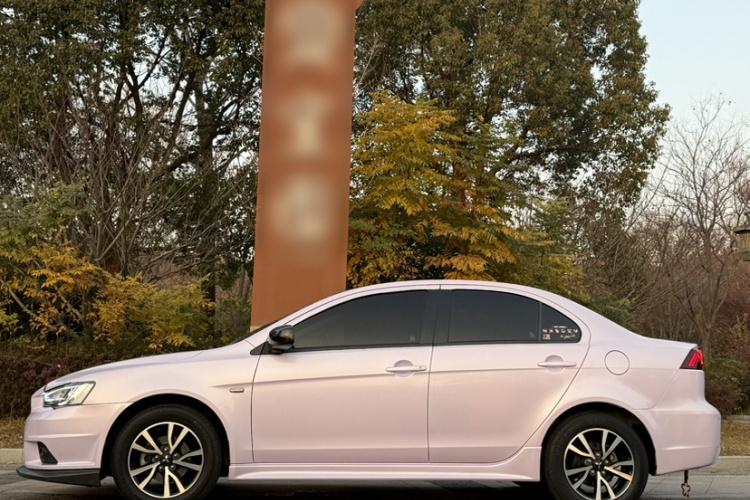 三菱 翼神 2016款 1.8L CVT黑白复刻版车身外观6002