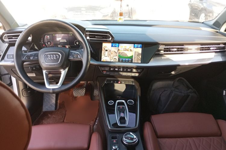 奥迪A3 2025款 A3L Limousine 35TFSI 飞驰尊享型中控内饰12