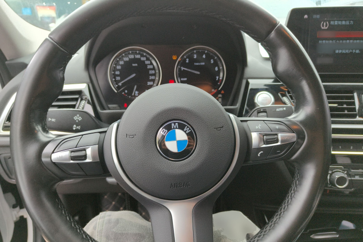 宝马1系 2023款 120i M运动曜夜版中控内饰13