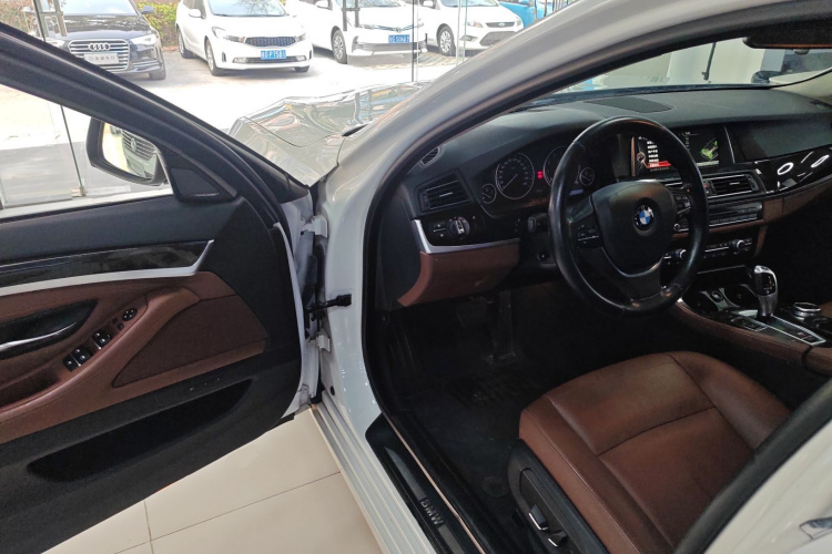 宝马5系 2014款 528Li 领先型中控内饰20