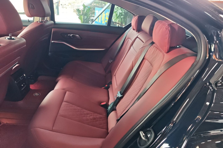 宝马3系 2025款 330Li M运动曜夜套装中控内饰7004