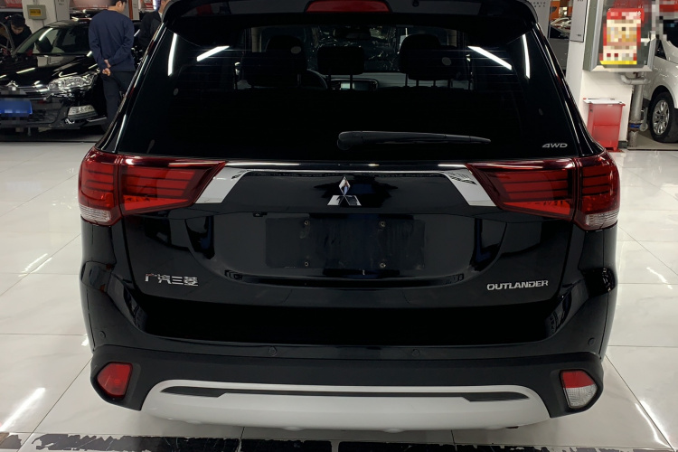 三菱 欧蓝德 2019款 2.4L 四驱致享版 5座 国V车身外观6004