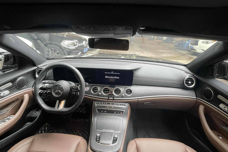 奔驰E级 2023款 E 300 L 运动时尚型中控内饰7004
