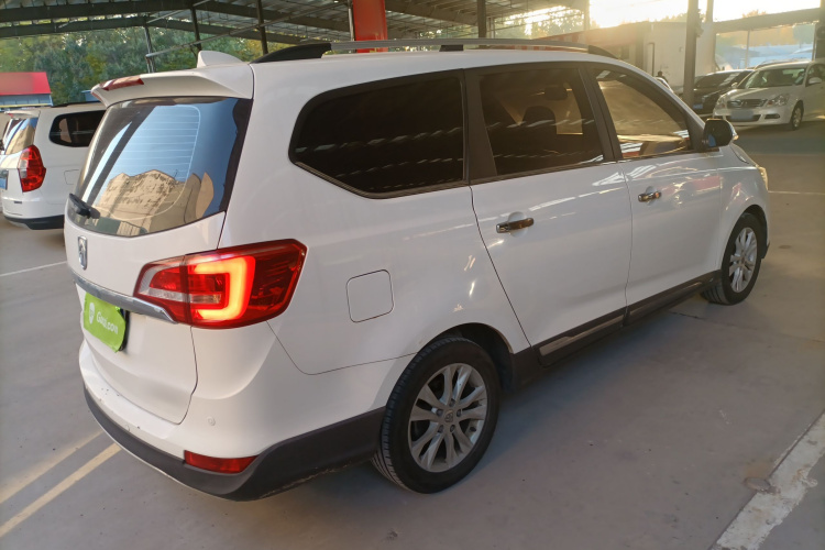 宝骏730 2016款 1.8L iAMT豪华型 7座车身外观7