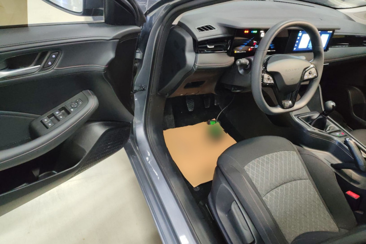 荣威i5 2023款 1.5L 手动舒享版中控内饰7003