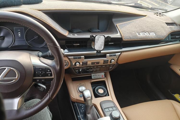 雷克萨斯ES 2015款 200 舒适版中控内饰7004