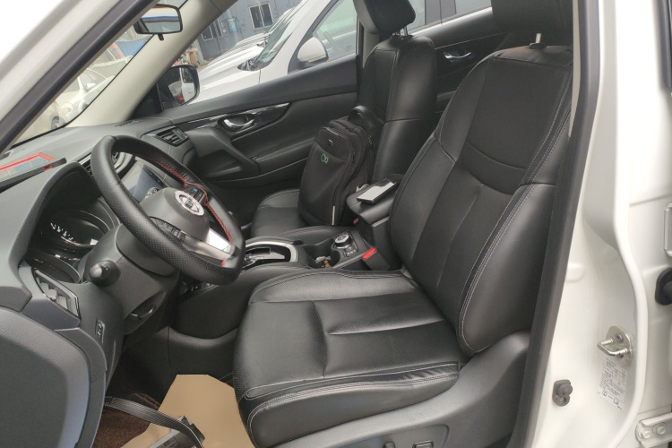 日产 奇骏 2021款 2.5L CVT 4WD XL ITS豪华领航版中控内饰19