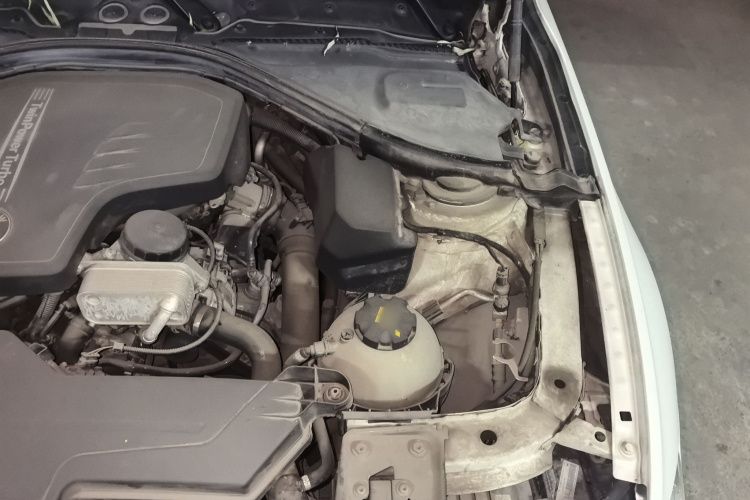 宝马3系 2015款 328i 运动设计套装局部细节9007