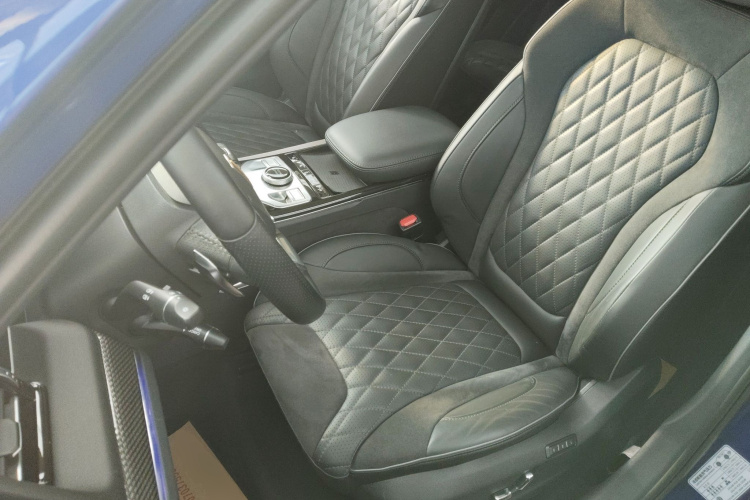 红旗HS5 2019款 2.0T 智联旗领四驱版局部细节19