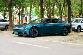 小鹏P7 2025款 702 长续航 Ultra