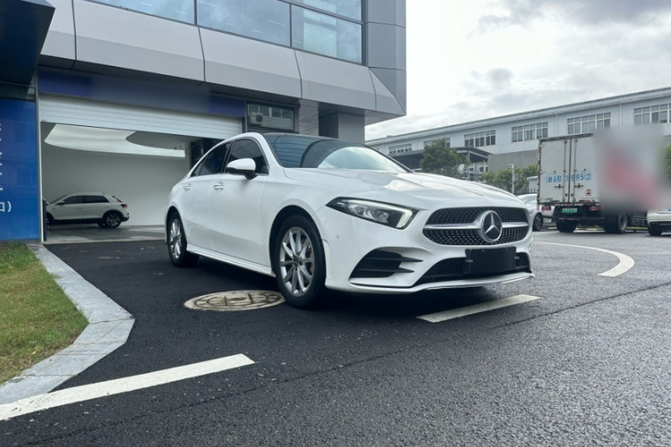 奔驰A级 2021款 A 200 L 运动轿车时尚型车身外观6005