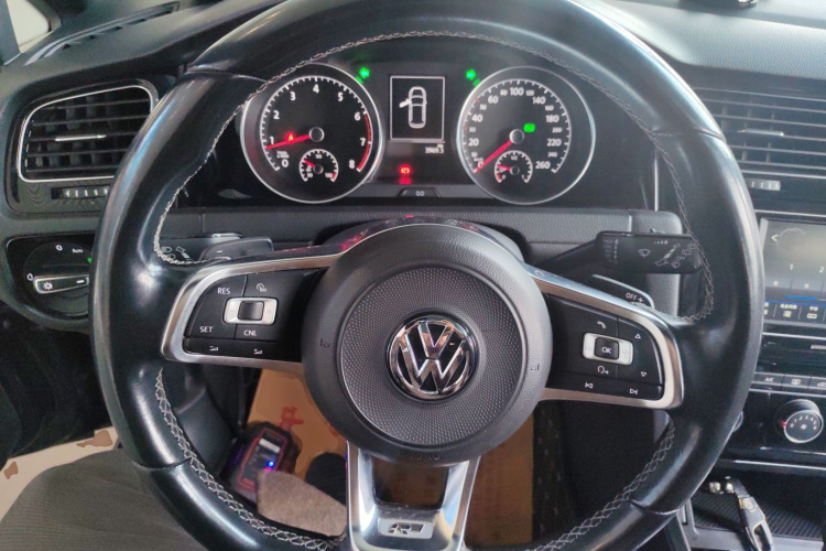 大众 高尔夫 2018款 280TSI 自动R-Line型中控内饰13