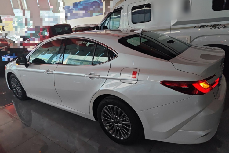 丰田 凯美瑞 2026款 双擎 2.0HE 精英版车身外观4