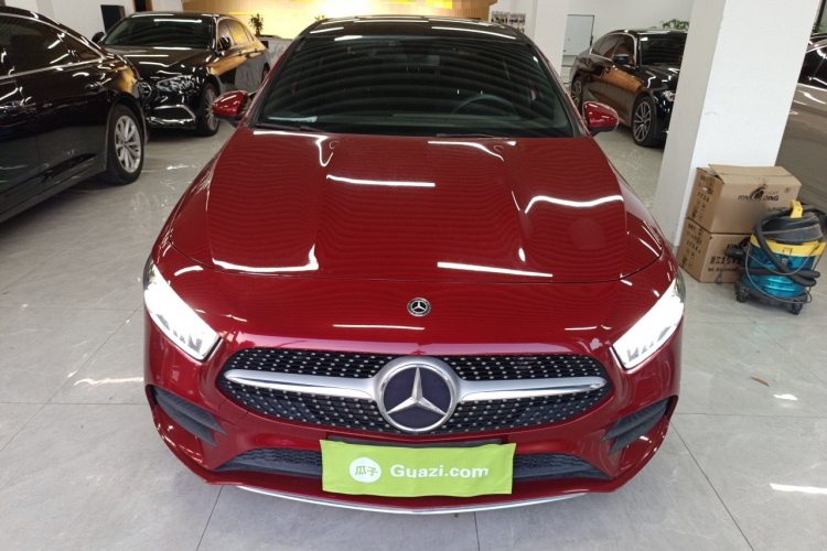 奔驰A级 2020款 A 200 L 运动轿车车身外观2