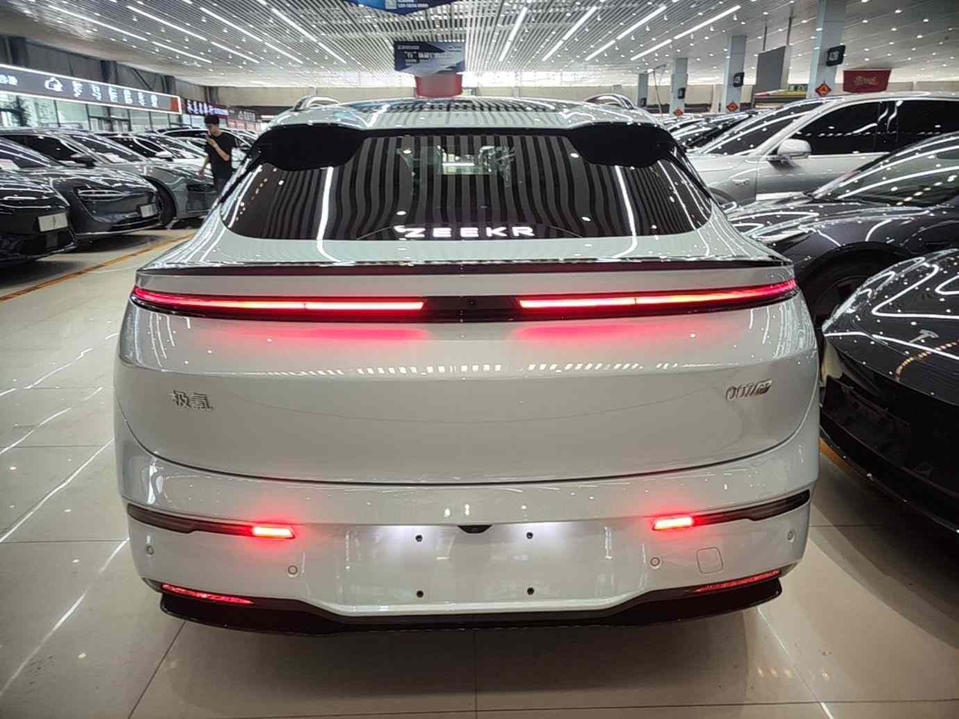 极氪007GT 2025款 后驱智驾版 75kWh(3)
