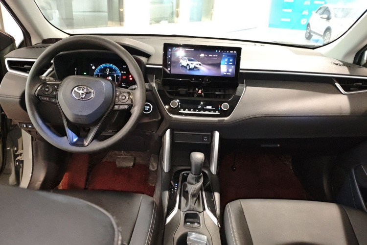 丰田 卡罗拉锐放 2023款 2.0L 精英版中控内饰7002