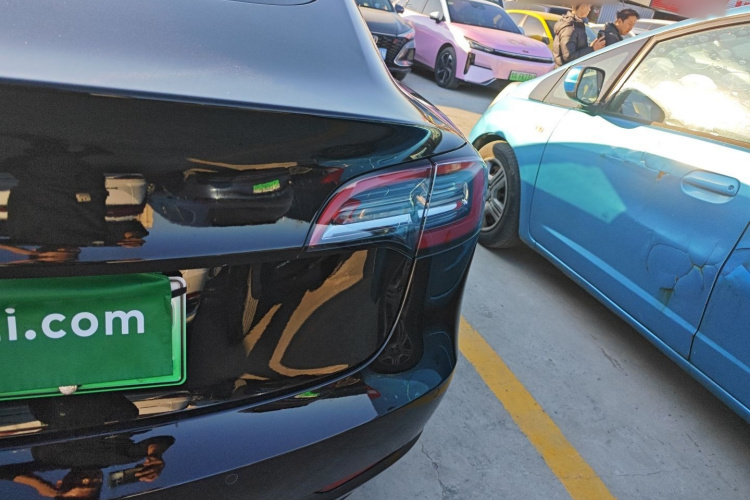 特斯拉 Model 3 2021款 标准续航后驱升级版车身外观6006