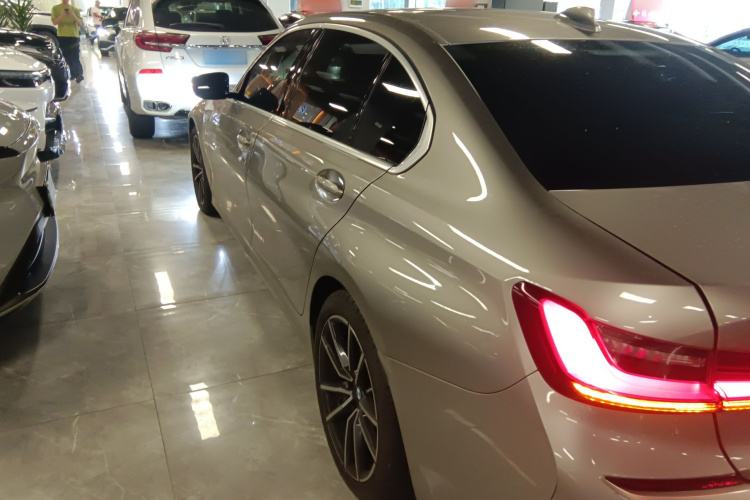 宝马3系 2022款 325Li M运动套装车身外观4