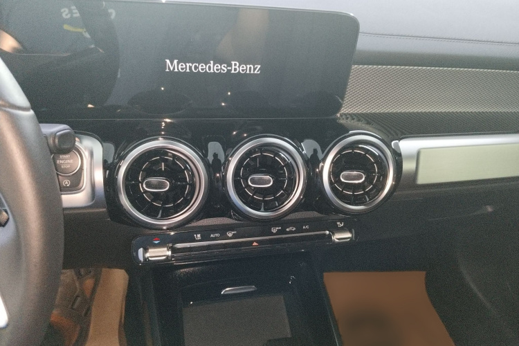 奔驰GLB 2024款 GLB 200 动感型局部细节16