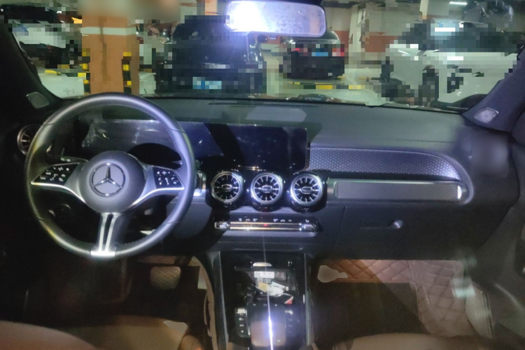 奔驰GLB 2024款 GLB 220 动感型中控内饰12