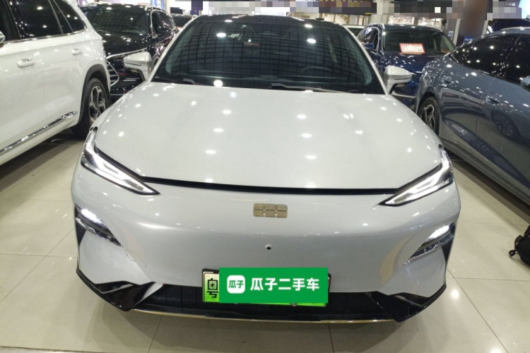 吉利银河 银河E8 2024款 550km 后驱PRO车身外观2