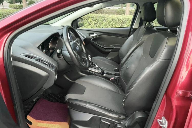 福特 福克斯 2012款 两厢 1.6L 自动风尚型中控内饰7004